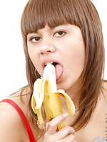 Horny teen alissa making the most of her time toying on her banana