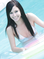 Pool hopping Catie Minx puts on a floating strip show